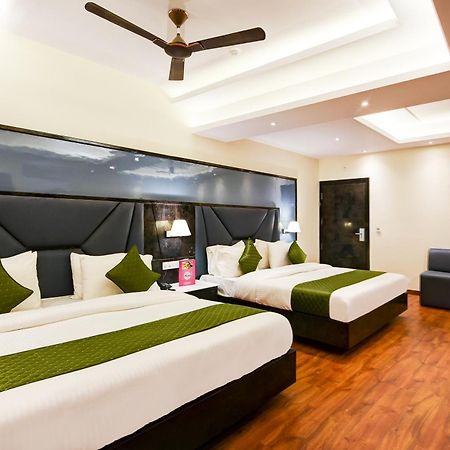 Hotel Geet Deluxe Nowe Delhi Zewnętrze zdjęcie