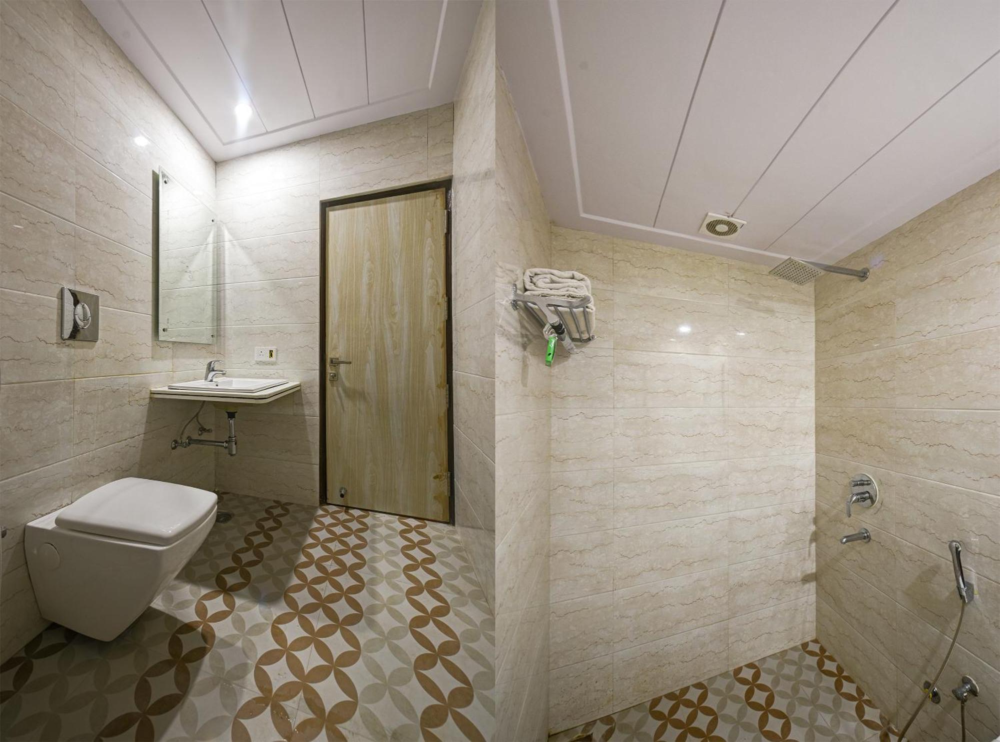 Hotel Geet Deluxe Nowe Delhi Zewnętrze zdjęcie