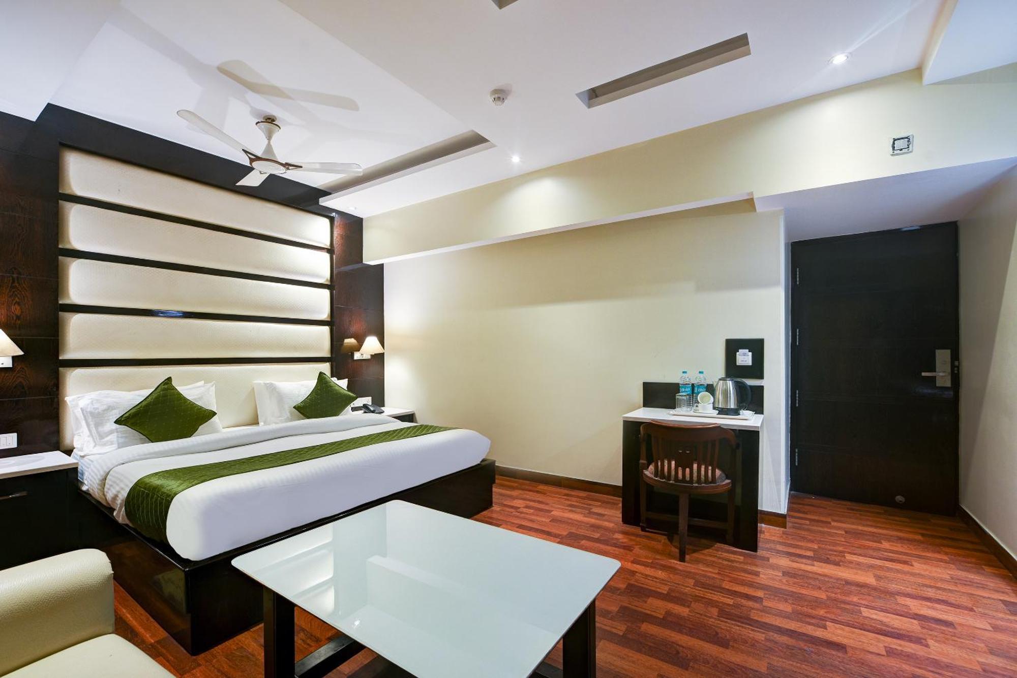 Hotel Geet Deluxe Nowe Delhi Zewnętrze zdjęcie