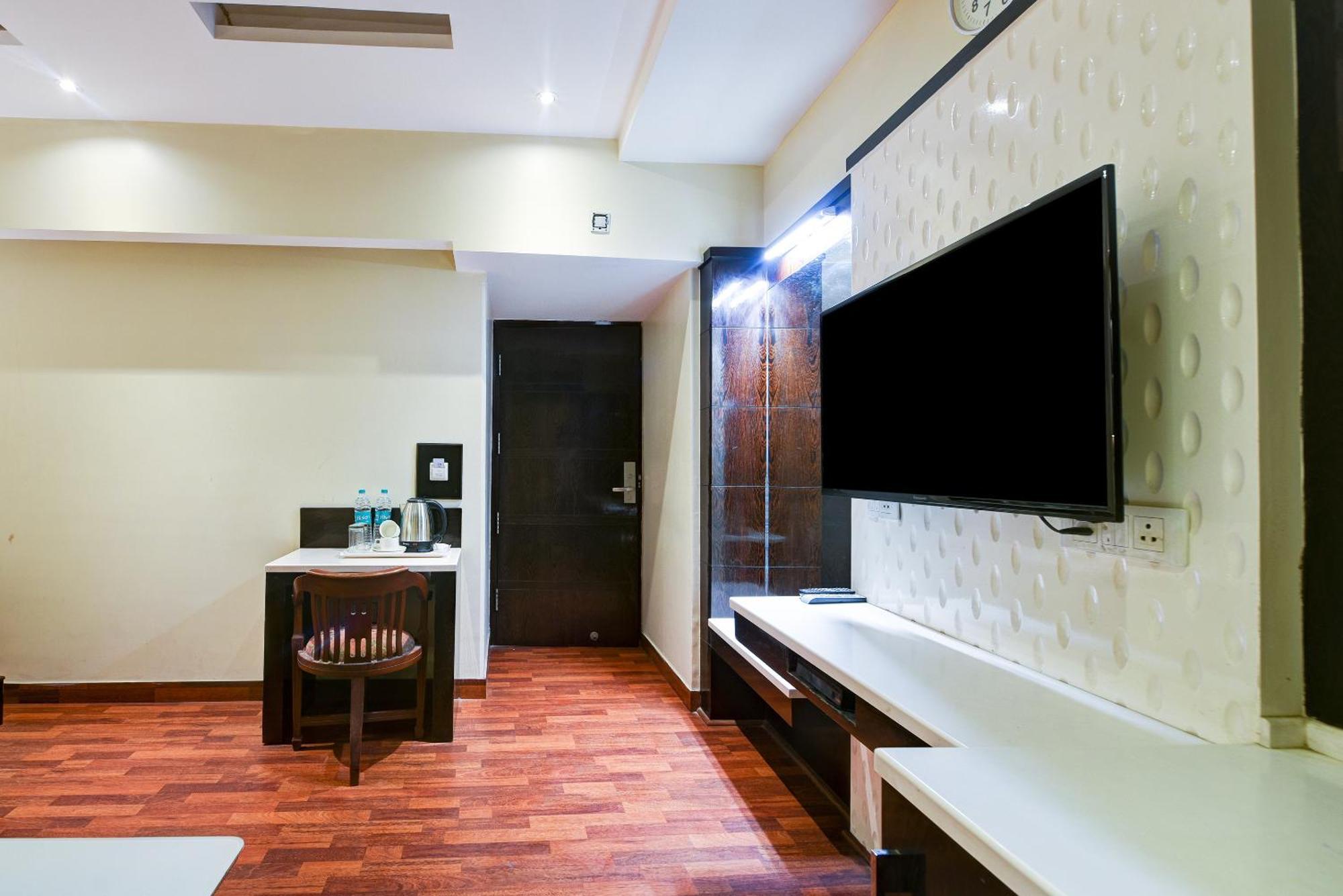 Hotel Geet Deluxe Nowe Delhi Zewnętrze zdjęcie