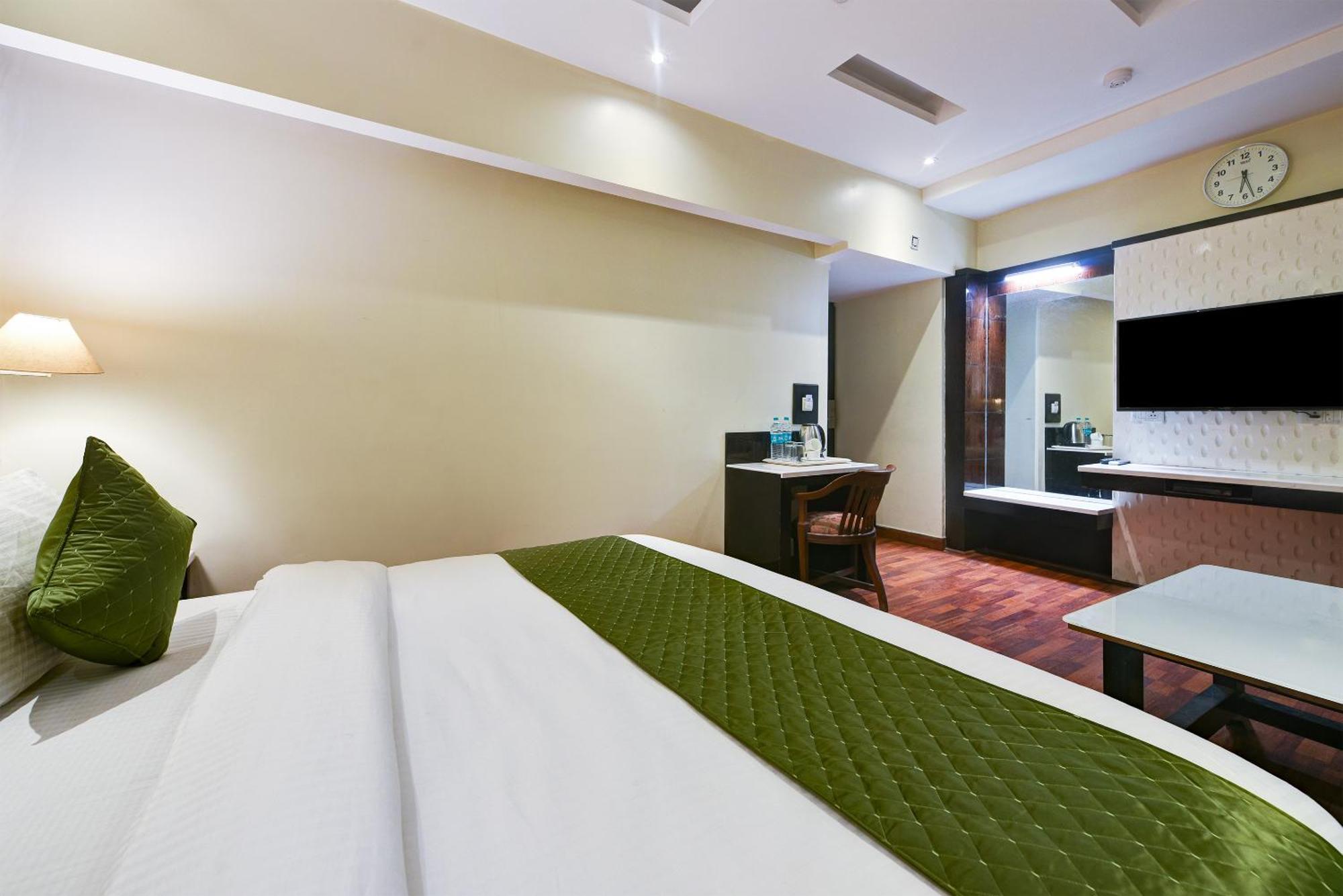 Hotel Geet Deluxe Nowe Delhi Zewnętrze zdjęcie