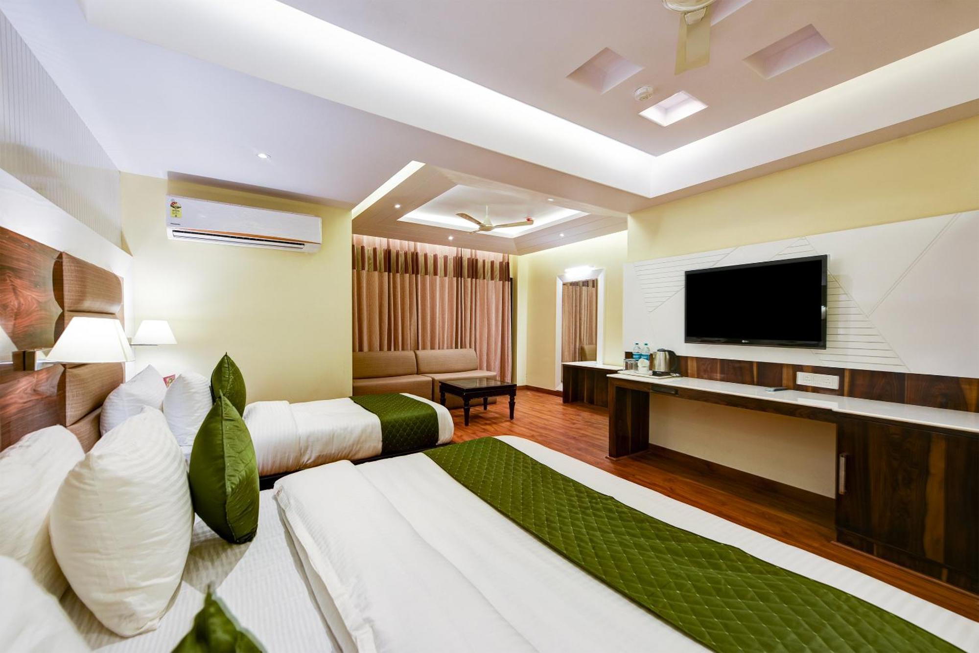 Hotel Geet Deluxe Nowe Delhi Zewnętrze zdjęcie