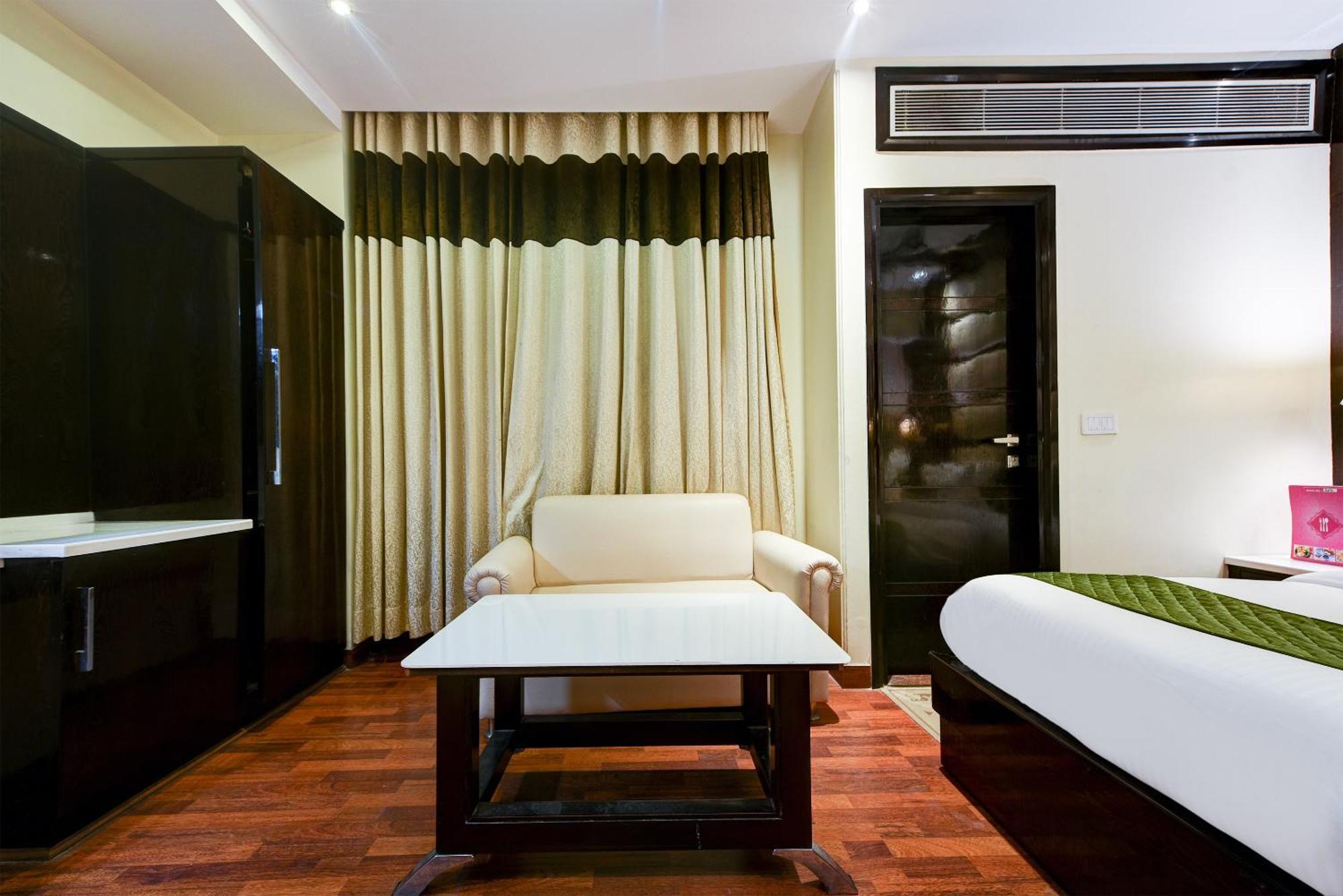 Hotel Geet Deluxe Nowe Delhi Zewnętrze zdjęcie