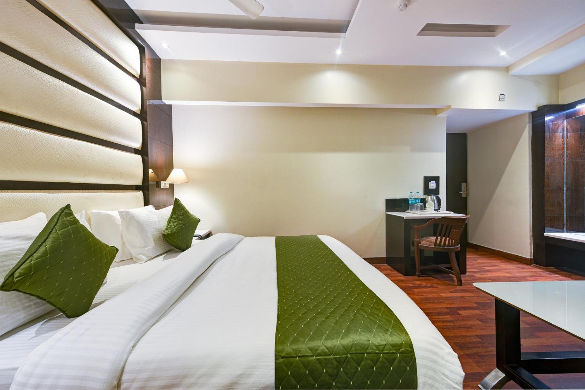 Hotel Geet Deluxe Nowe Delhi Zewnętrze zdjęcie