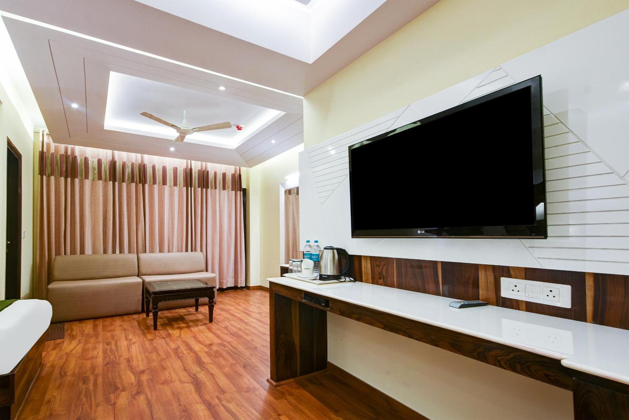 Hotel Geet Deluxe Nowe Delhi Zewnętrze zdjęcie