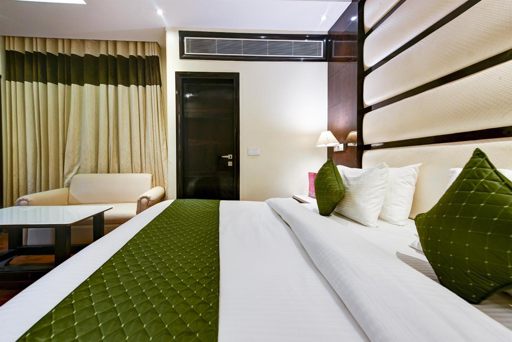 Hotel Geet Deluxe Nowe Delhi Zewnętrze zdjęcie