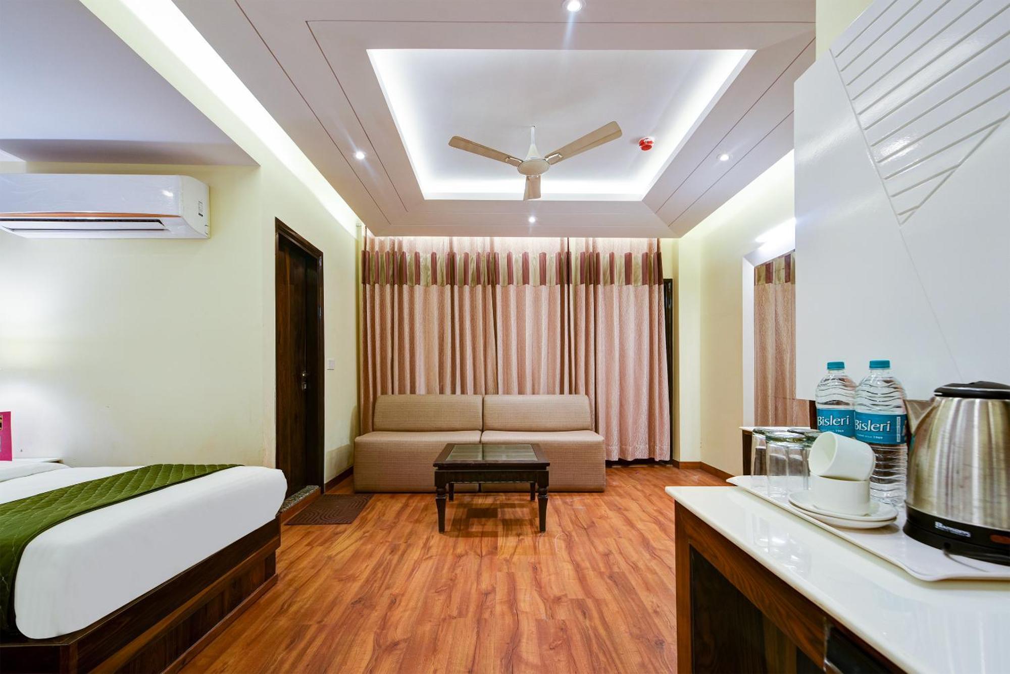 Hotel Geet Deluxe Nowe Delhi Zewnętrze zdjęcie