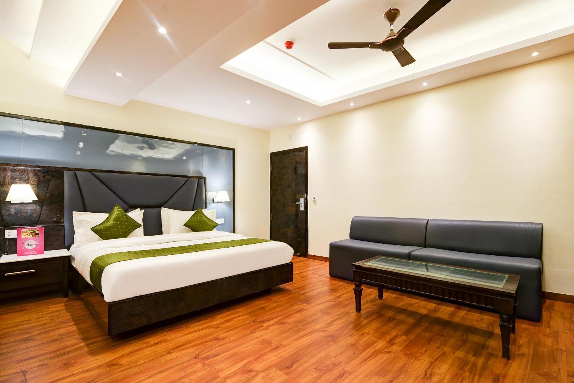 Hotel Geet Deluxe Nowe Delhi Zewnętrze zdjęcie