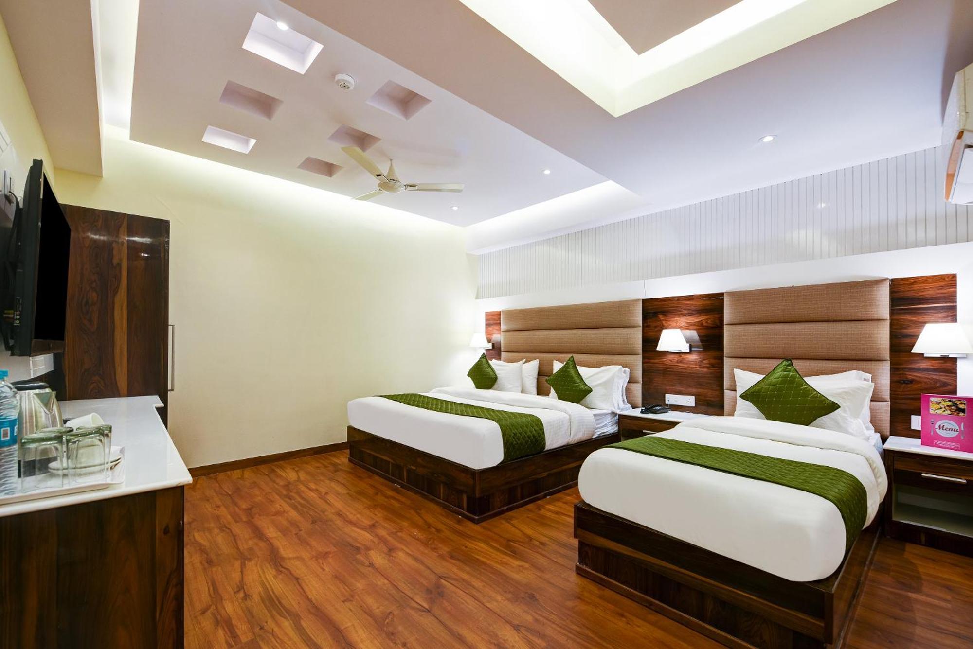 Hotel Geet Deluxe Nowe Delhi Zewnętrze zdjęcie
