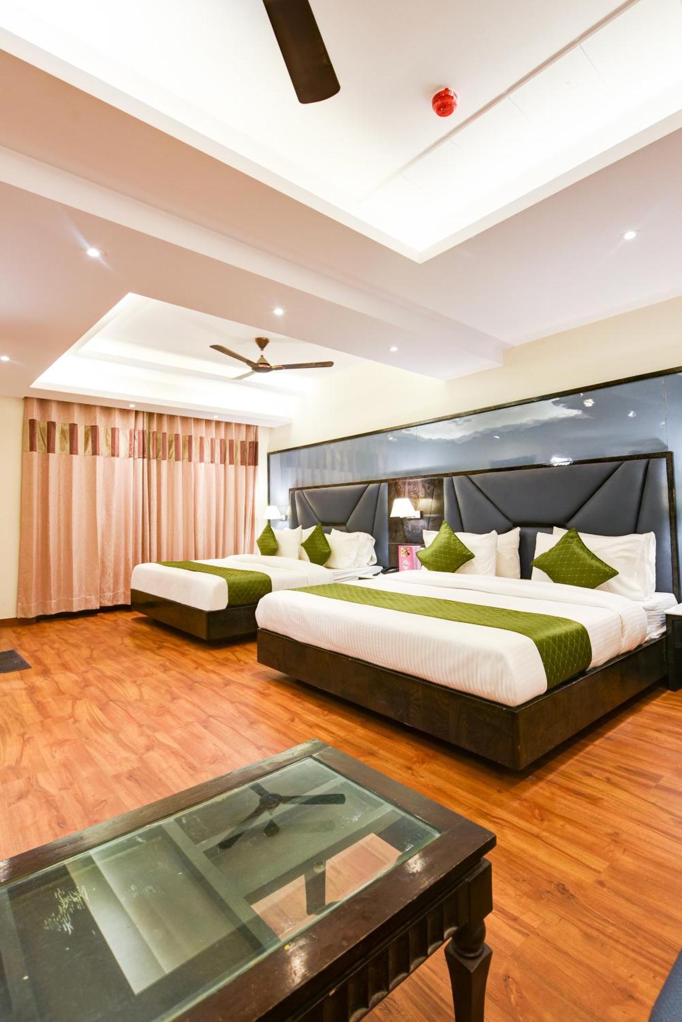 Hotel Geet Deluxe Nowe Delhi Zewnętrze zdjęcie