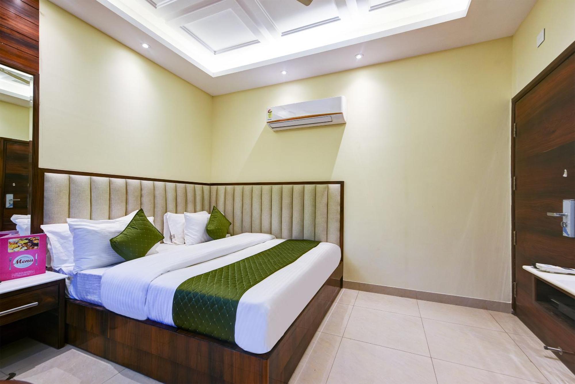 Hotel Geet Deluxe Nowe Delhi Zewnętrze zdjęcie