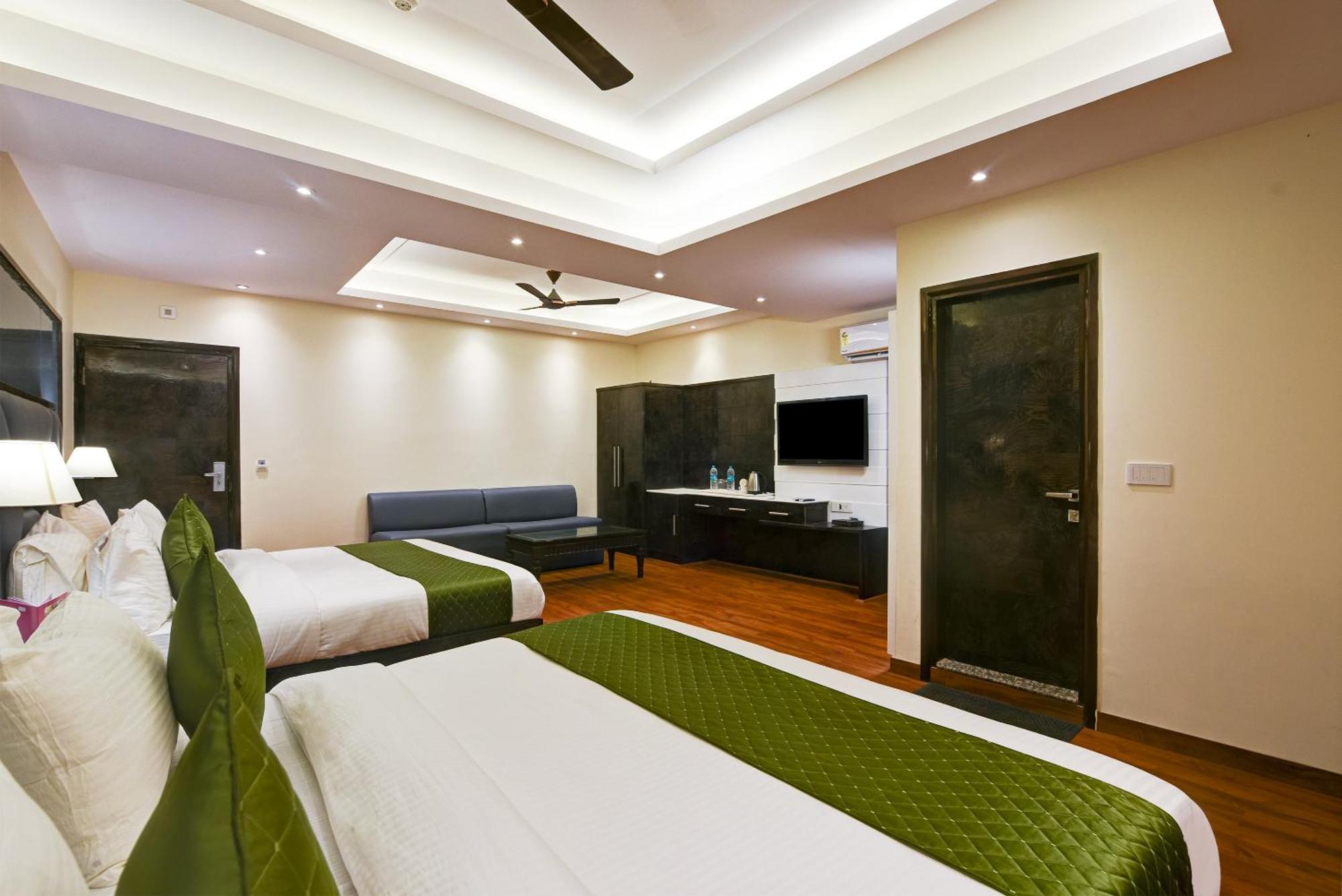 Hotel Geet Deluxe Nowe Delhi Zewnętrze zdjęcie