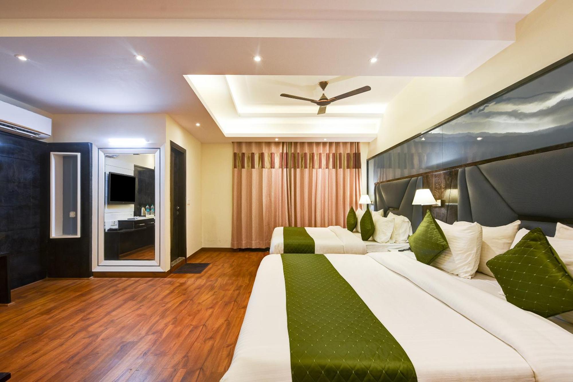 Hotel Geet Deluxe Nowe Delhi Zewnętrze zdjęcie