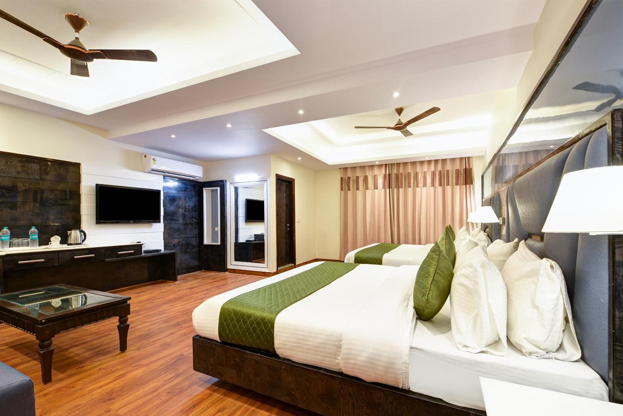 Hotel Geet Deluxe Nowe Delhi Zewnętrze zdjęcie