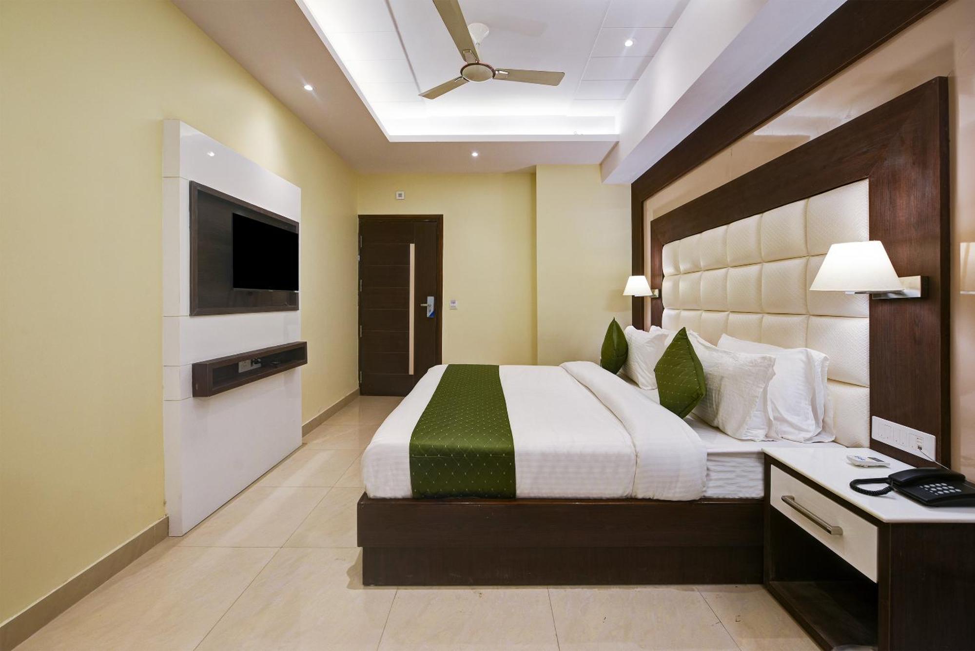 Hotel Geet Deluxe Nowe Delhi Zewnętrze zdjęcie