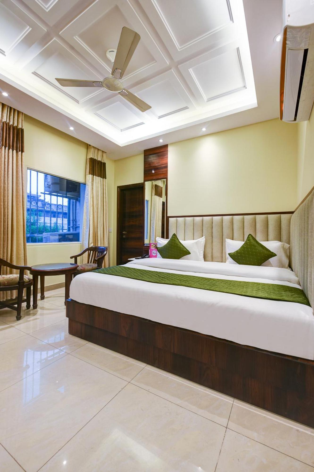 Hotel Geet Deluxe Nowe Delhi Zewnętrze zdjęcie