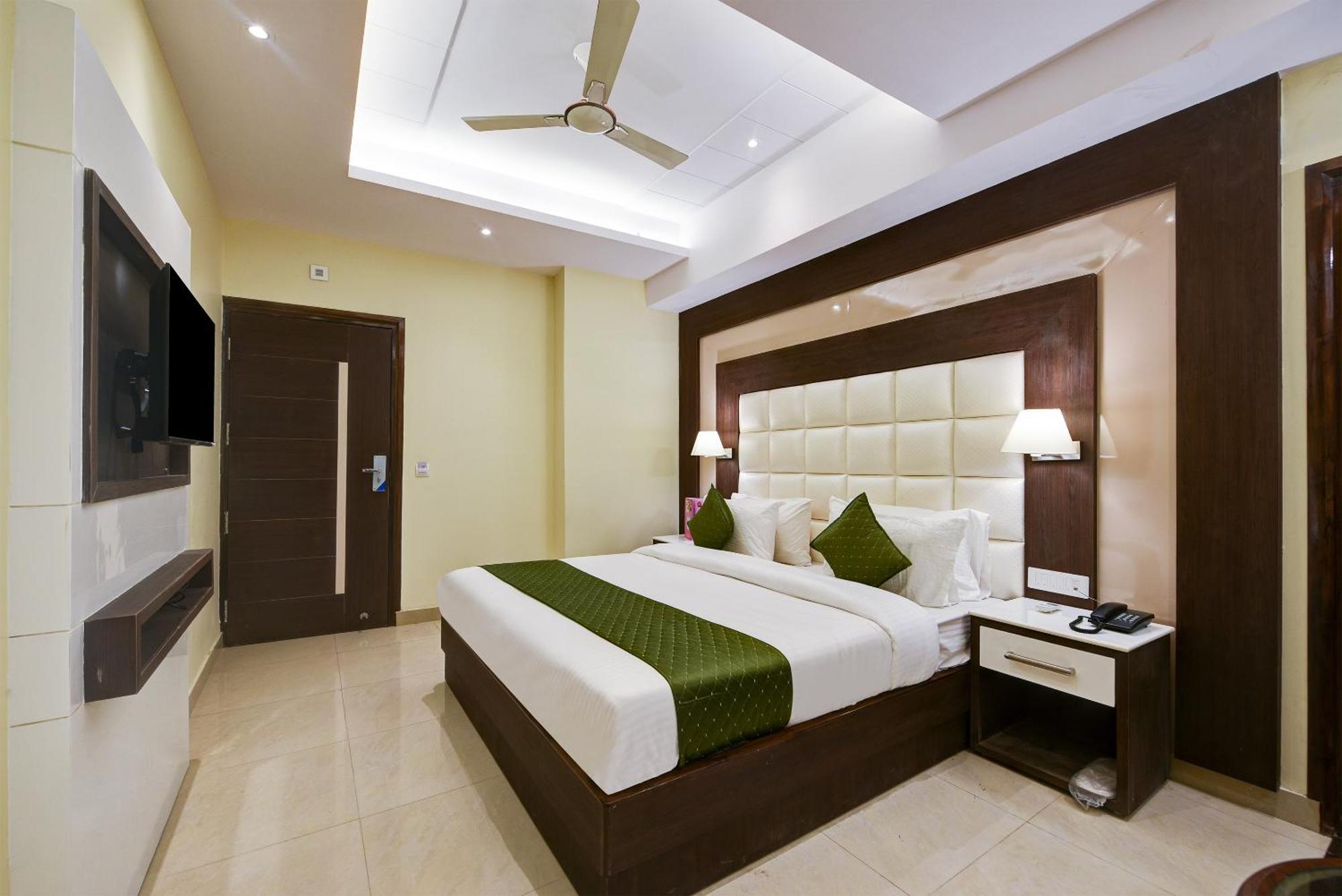 Hotel Geet Deluxe Nowe Delhi Zewnętrze zdjęcie