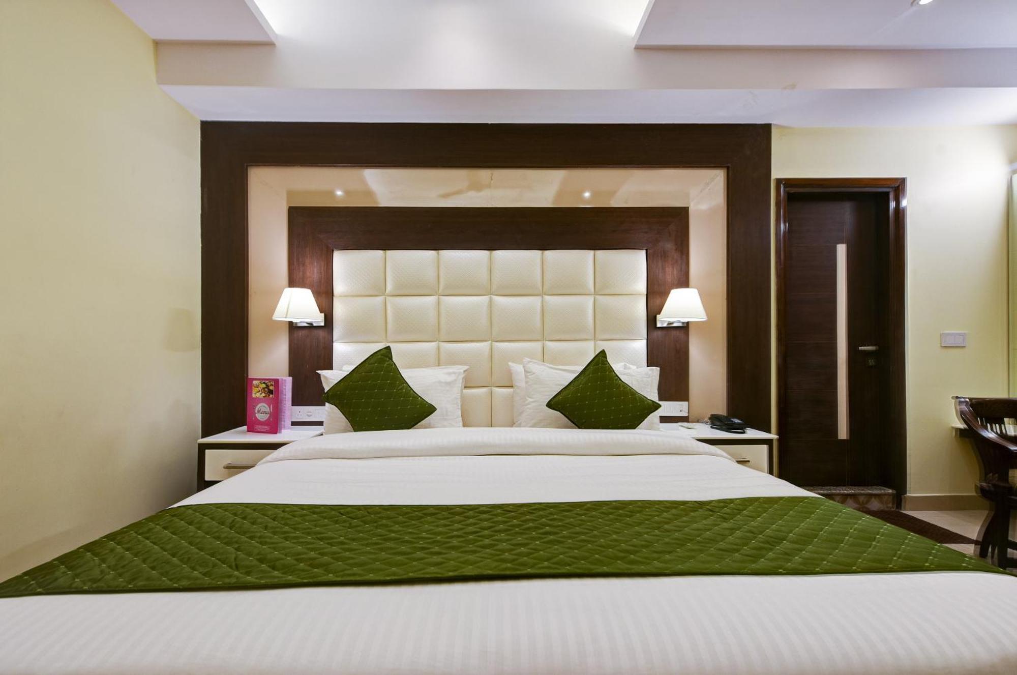 Hotel Geet Deluxe Nowe Delhi Zewnętrze zdjęcie