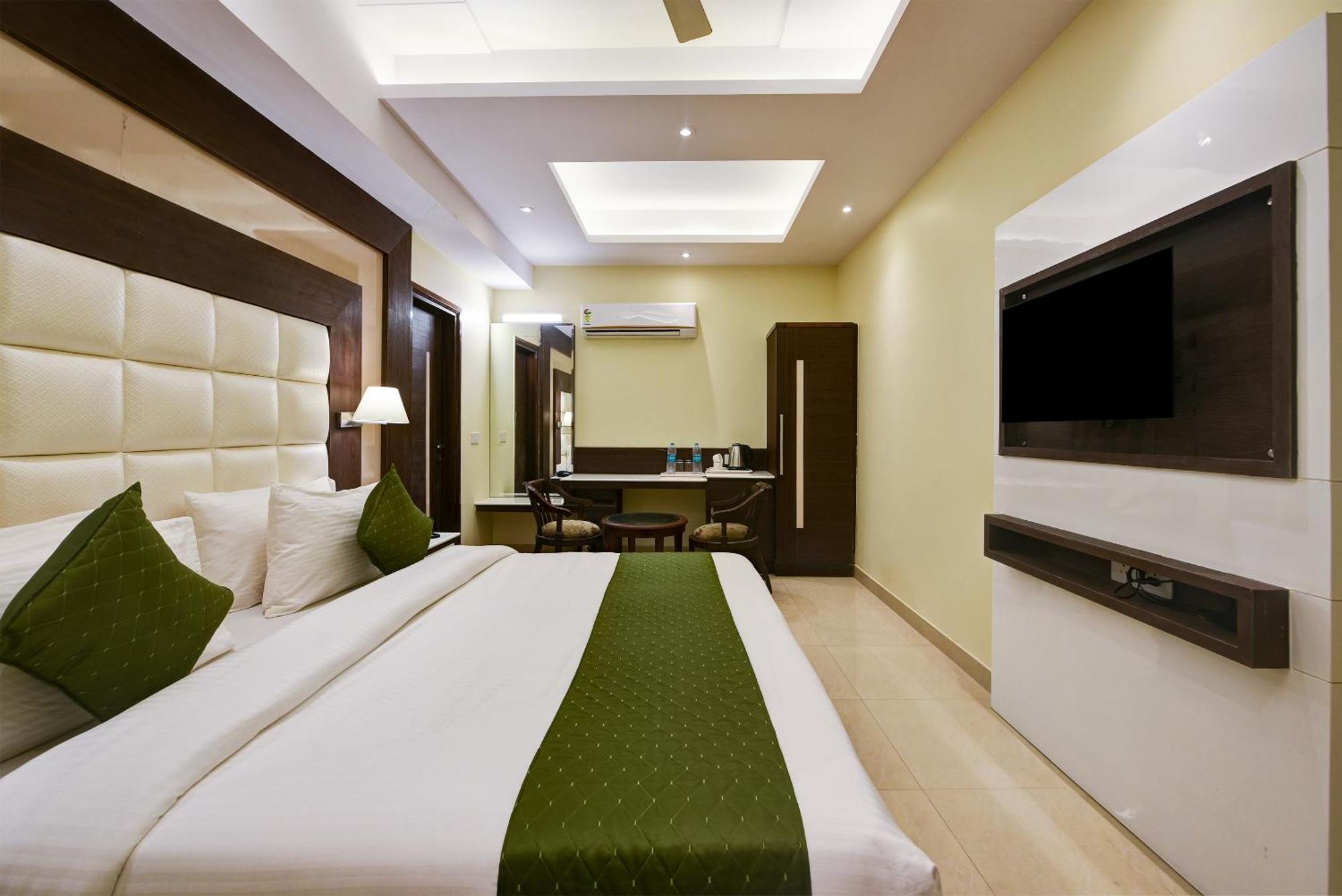 Hotel Geet Deluxe Nowe Delhi Zewnętrze zdjęcie