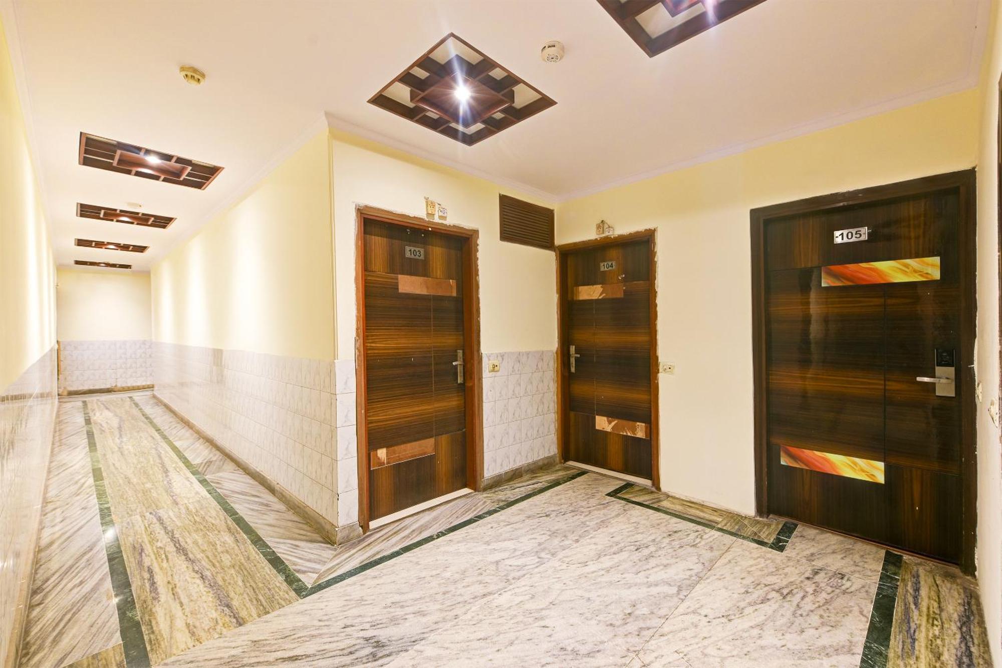 Hotel Geet Deluxe Nowe Delhi Zewnętrze zdjęcie