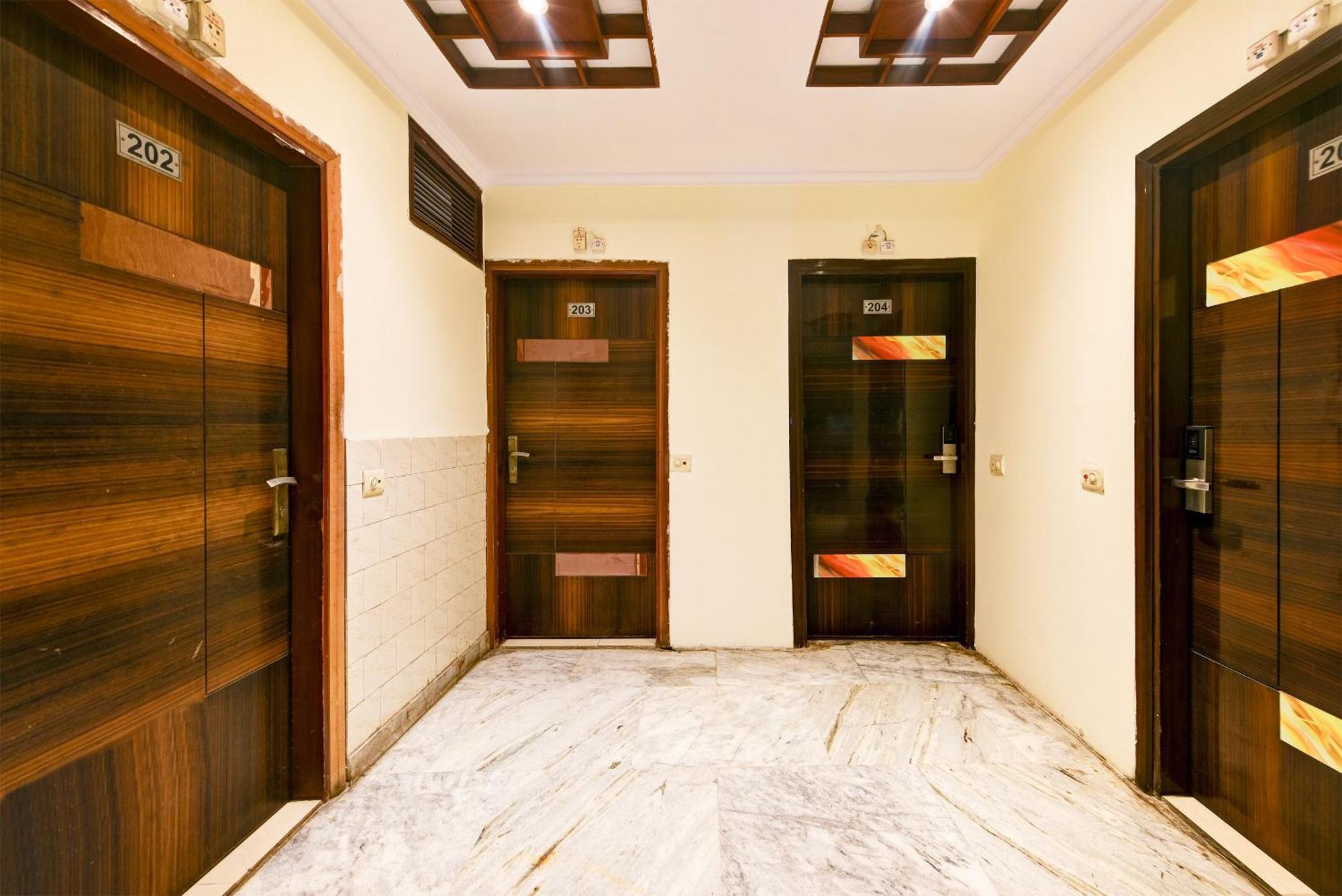 Hotel Geet Deluxe Nowe Delhi Zewnętrze zdjęcie