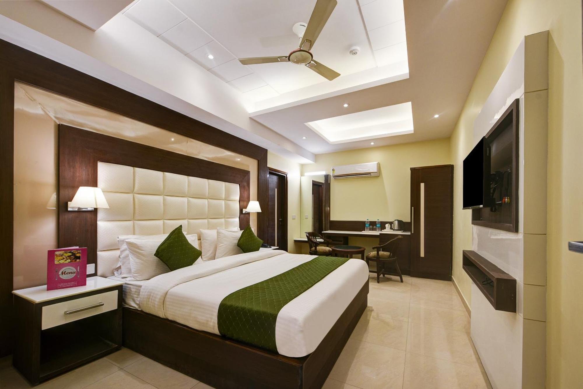 Hotel Geet Deluxe Nowe Delhi Zewnętrze zdjęcie